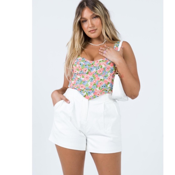 Princess Polly Pants - NEW WITHOUT TAG Princess Polly ‘Shanon Shorts’